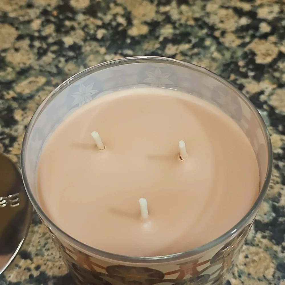 Bath & Body Works Gingerbread Bakery Scented Soy Blen 3 Wick Candle - Picture 2 of 4